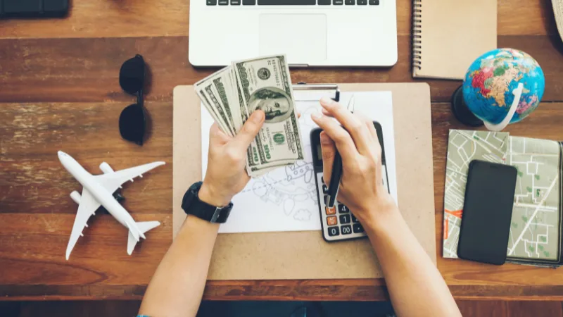 how do travel agents make money